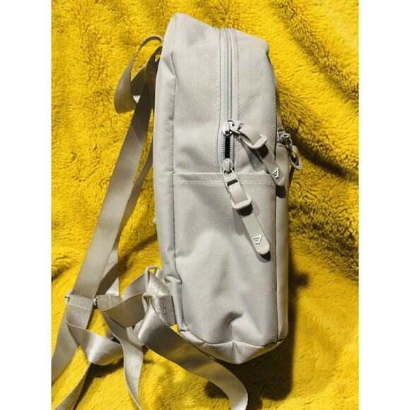 Gymshark Everyday Mini Womens Gray Cream Pocket Adjustable Strap Backpack Bag - Picture 11 of 12